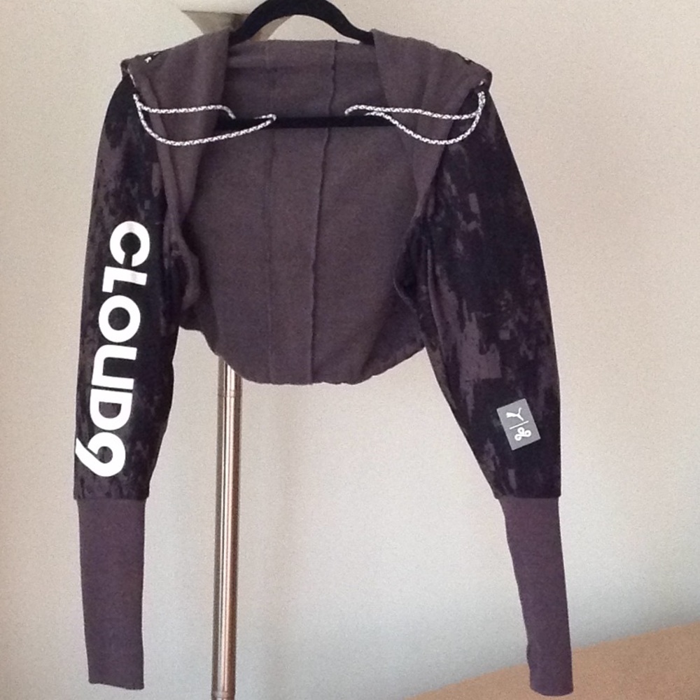 ⭕️ PUMA - Cloud 9 Cropped Grey Print Camo Hoodie